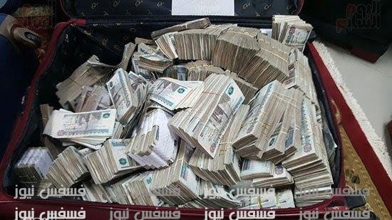 عنتيل الرشوة .. الصور الكاملة للأموال التي ضُبطت في منزل موظف مجلس الدولة 14 صور الأموال المضبوطة لدي عنتيل الرشوة