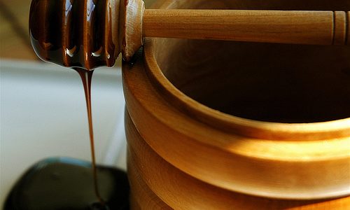 فوائد العسل الأسود للجسم والضعف الجنسي