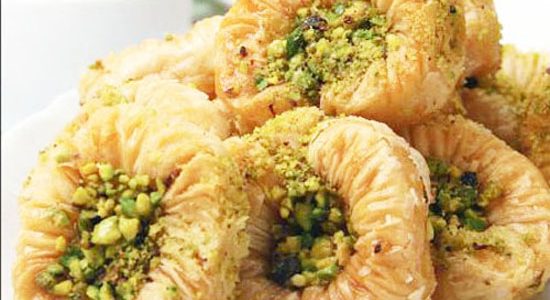 طريقة عمل عٌش البلبل والبقلاوة بالشكوتة حلويات رمضانية