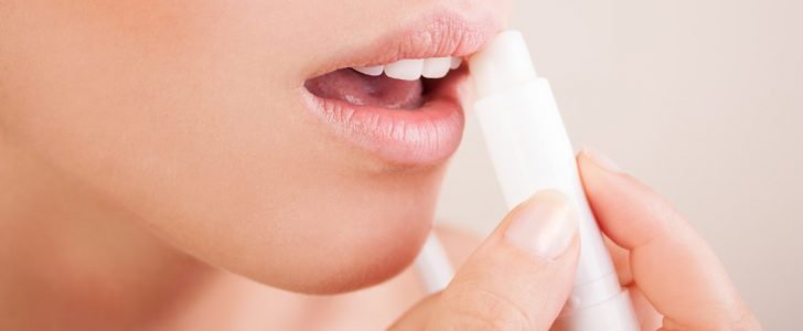 علاج تشقق الشفاة
