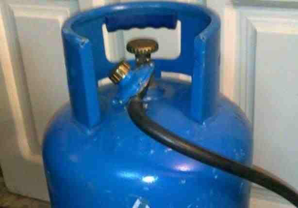 بالفيديو.. المياه أجدد الطرق المبتكرة للغش بـ أنبوبة البوتاجاز 14 أنبوبة البوتاجاز