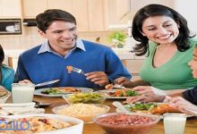 حكم الكلام أثناء الطعام