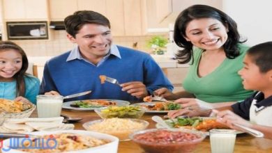 حكم الكلام أثناء الطعام