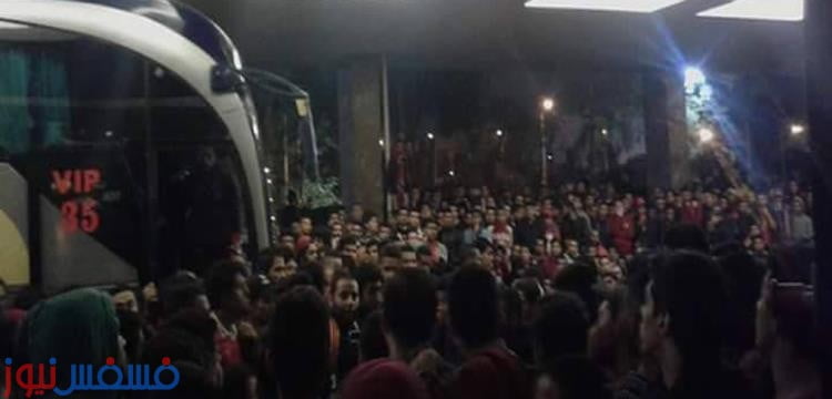 تأجيل مباراة الأهلي وسموحة مرة آخري إلي العاشرة إلا ربع بالدوري المصري 20 جماهير الأهلي تحاصر أتوبيس الاعبين وتمنعهم من الذهاب للمباراة
