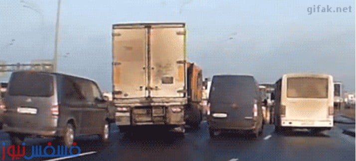 بالفيديو : سائق «مقطورة» يمنع حادث بإستخدام : «غرزة الإبرة والفتلة» 38 بالفيديو : سائق «مقطورة» يمنع حادث بإستخدام : «غرزة الإبرة والفتلة» 5