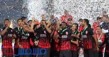 الأهلى يفوز بكأس السوبر الإماراتي بعد تغلبه علي الجزيرة 12 فريق أهلى دبى يتوج بالسوبر الإماراتى