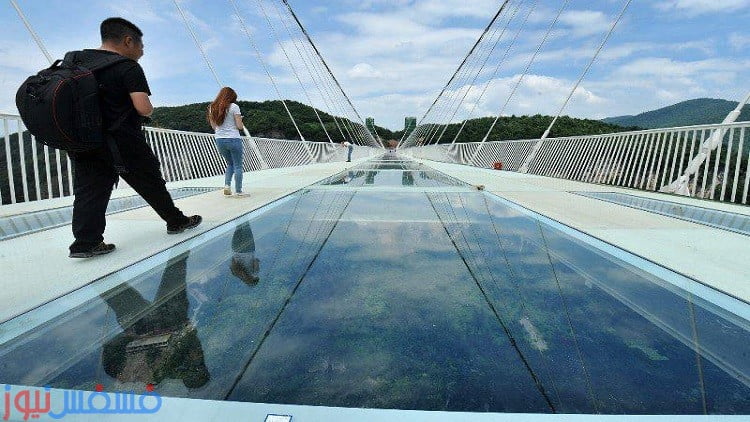 بعد أسبوعين من افتتاحه الصين تغلق أكبر جسر زجاجي في العالم