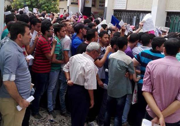 بدء تظلمات الثانوية العامة ومواد الفيزياء و العربي و الإنجليزي تشهد إقبالاً كبيراً 4