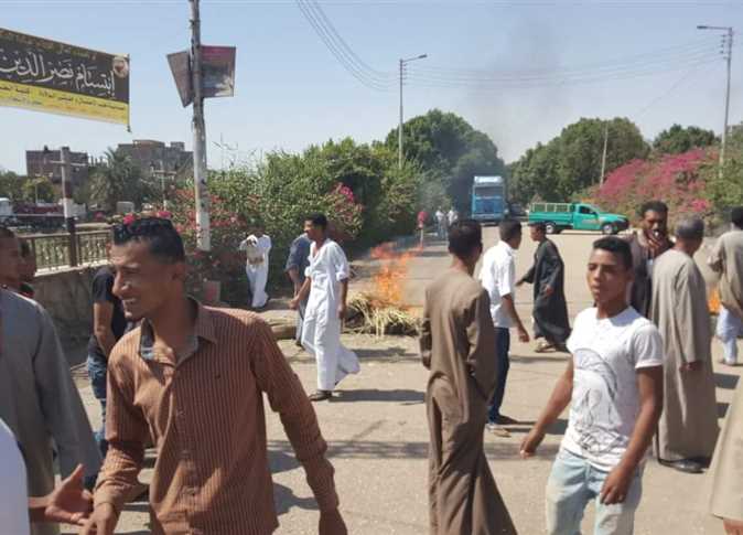 تجمهر المئات بمحافظة قنا احتجاجاً علي وفاة متهم داخل مركز الشرطة 3