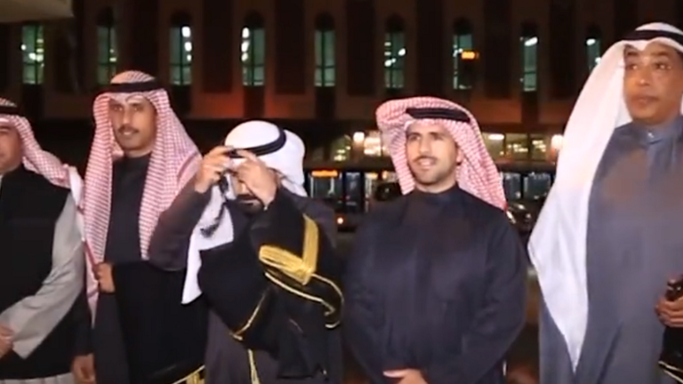 أول تعليق سعودي على انسحاب الوفد الكويتي من حفل خليجي25 في البصرة أول تعليق سعودي على انسحاب الوفد الكويتي من حفل خليجي25 في البصرة