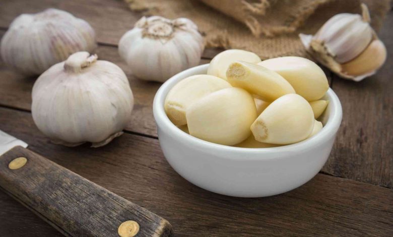 اضرار تناول الثوم على الريق 10 اضرار تناول الثوم على الريق